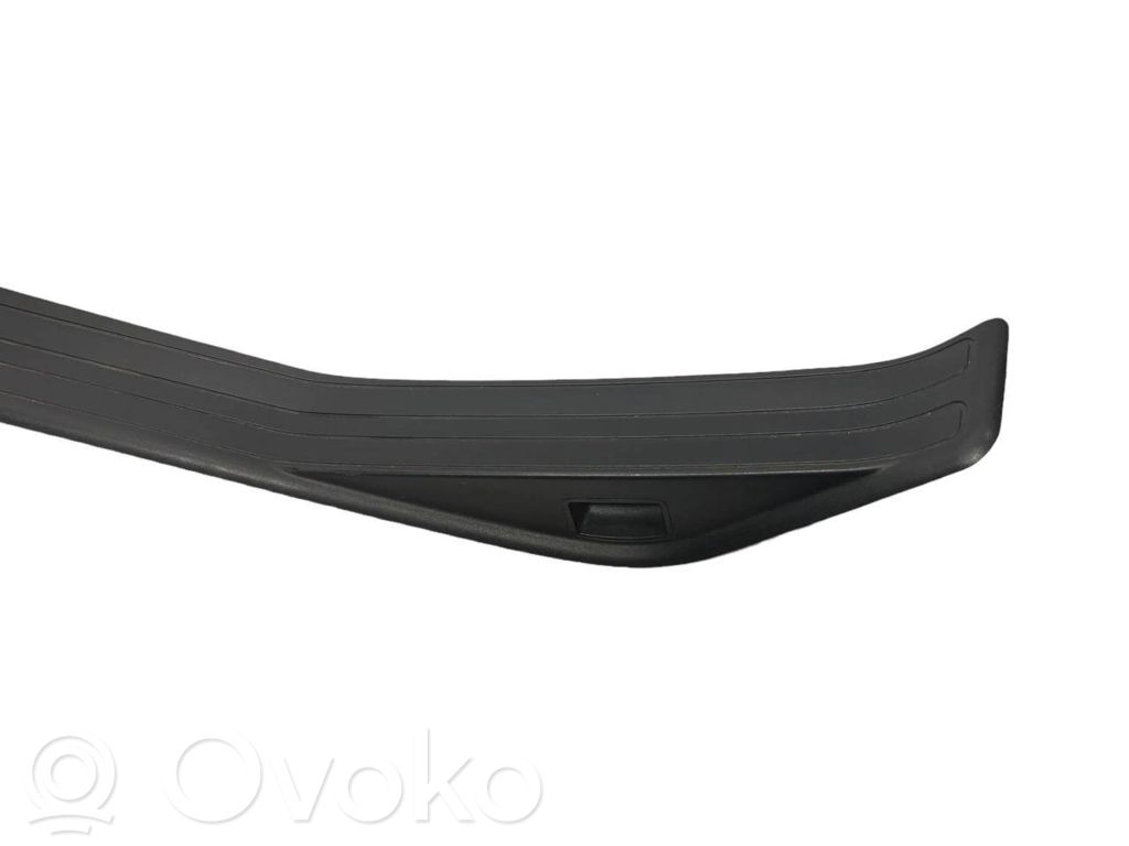 Rear door sill trim (inner)