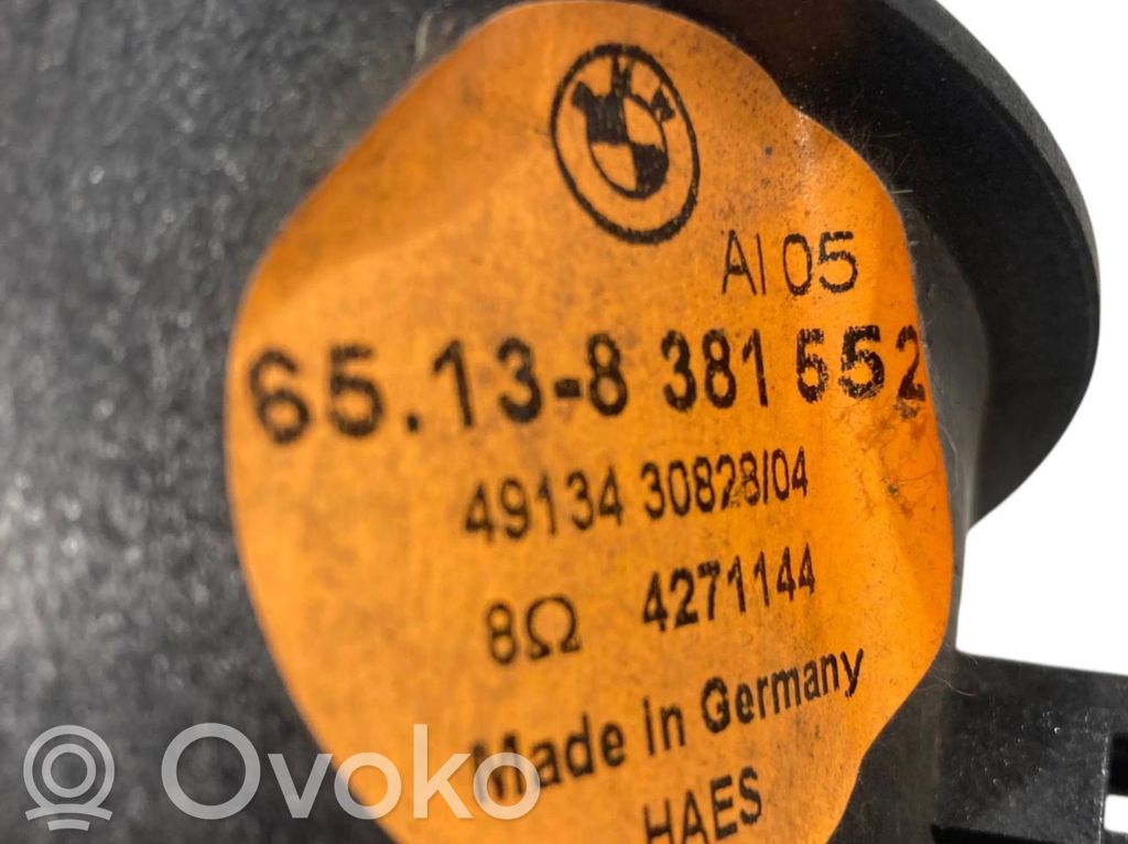 Skaļrunis (-i) pakaļējās durvīs