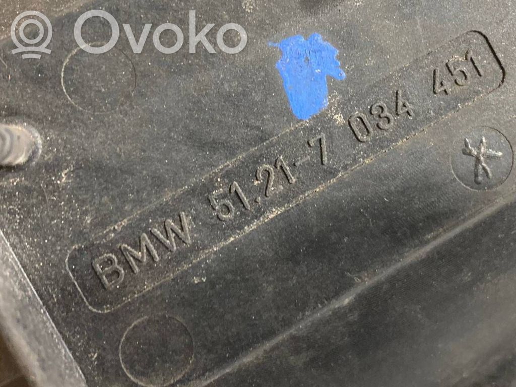 Priekšpusē turētājs / kronšteins ārējam atvēršanas rokturim