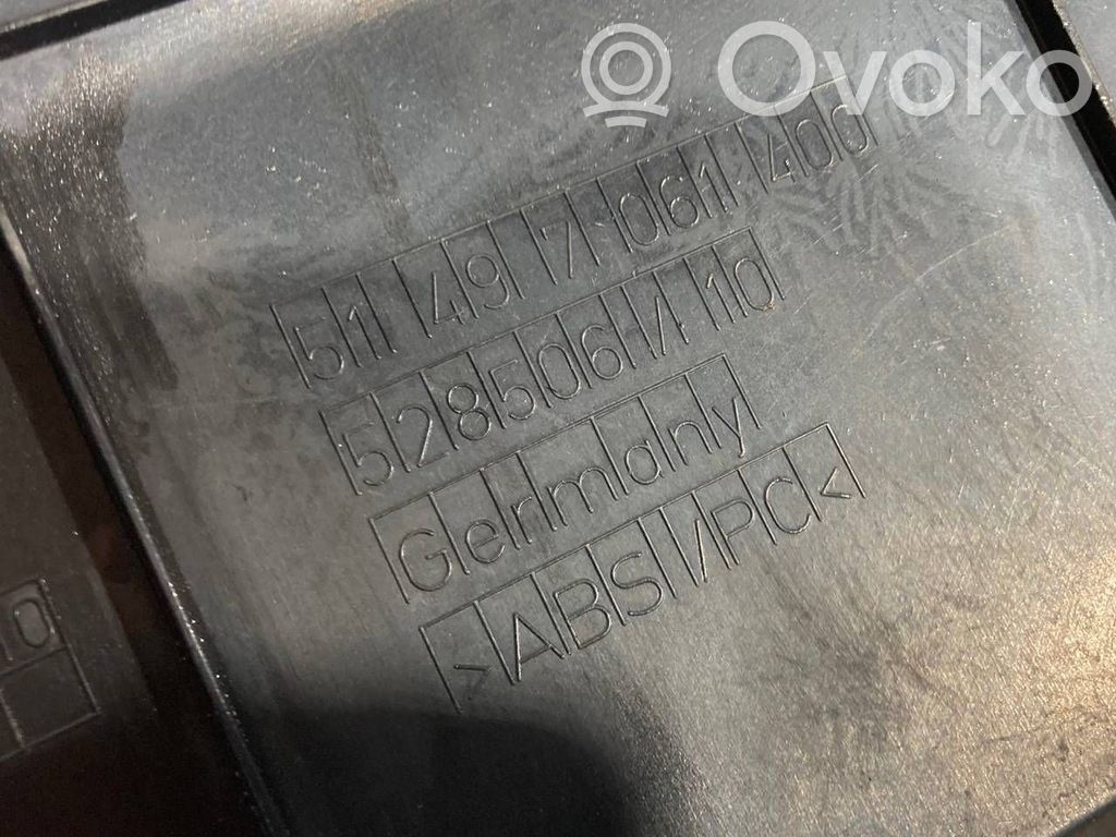 Augšējā dekoratīvā apdare (pie loga)