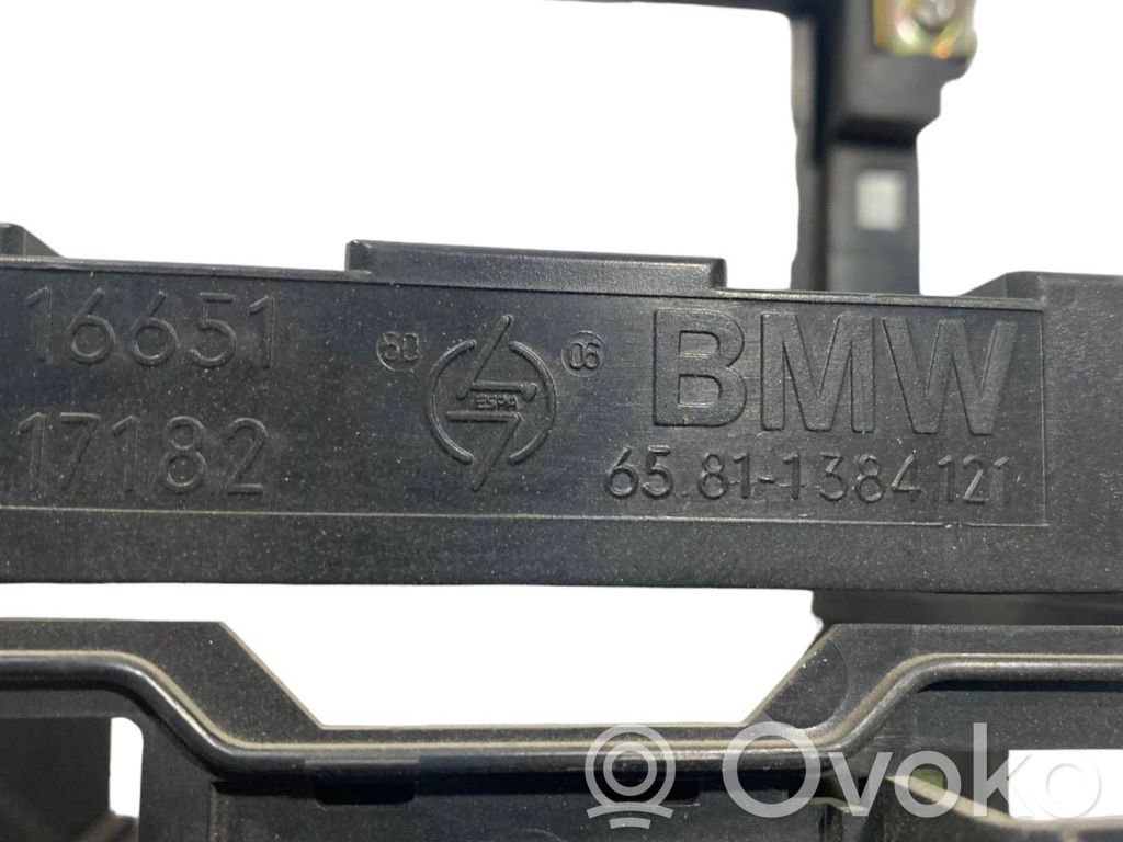 Radiouztvērēja / navigācija dekoratīvā apdare