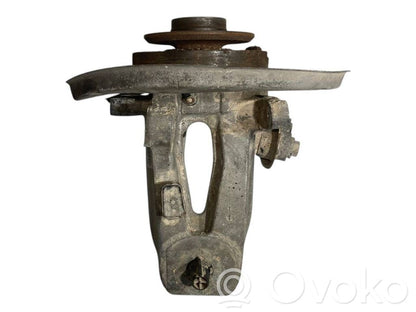 Aizmugurē riteņa rumbas vārpstas šarnīrs (stupica, capfa)