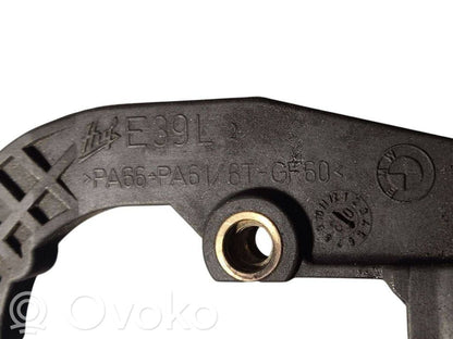 Priekšpusē turētājs / kronšteins ārējam atvēršanas rokturim