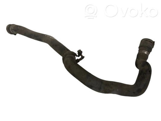 Caurulīte (-es) / šļūtene (-es)