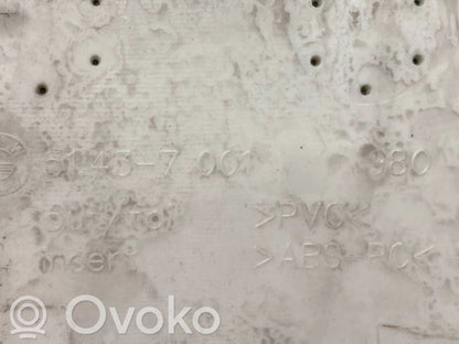 (B) statņa dekoratīvā apdare (augšdaļa)