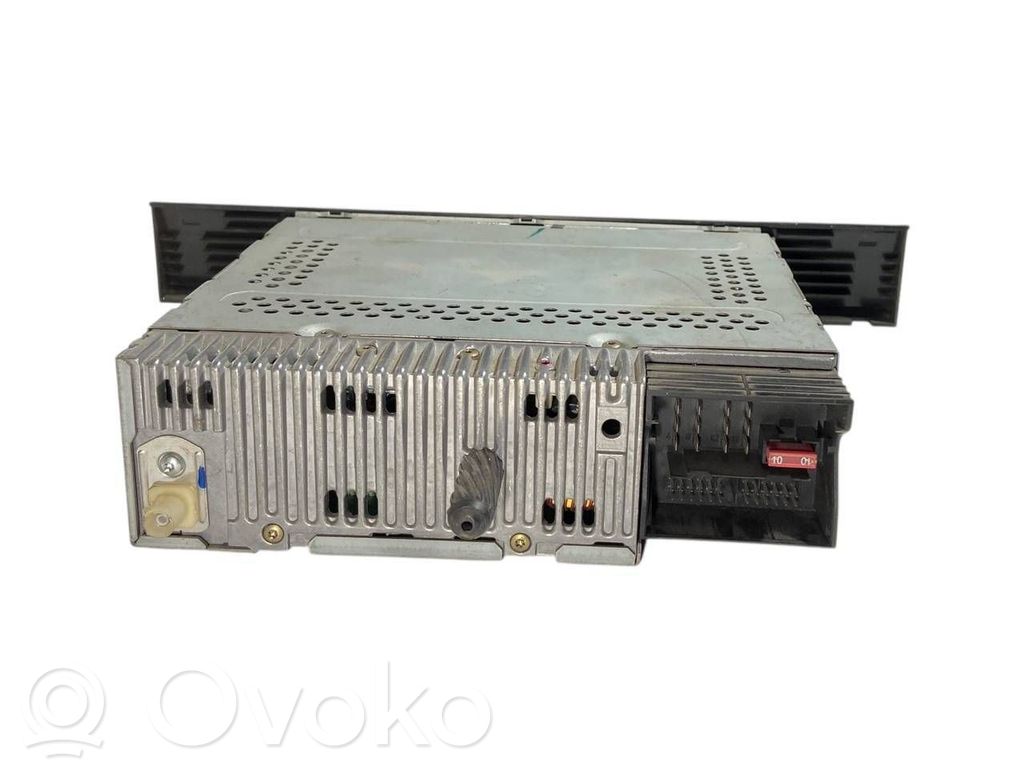 Radio / CD/DVD atskaņotājs / navigācija