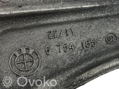 Engine mounting bracket