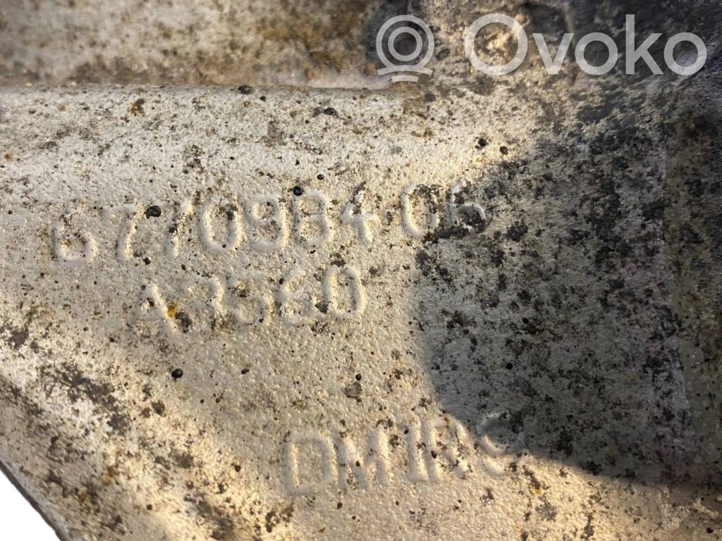 Aizmugurē riteņa rumbas vārpstas šarnīrs (stupica, capfa)