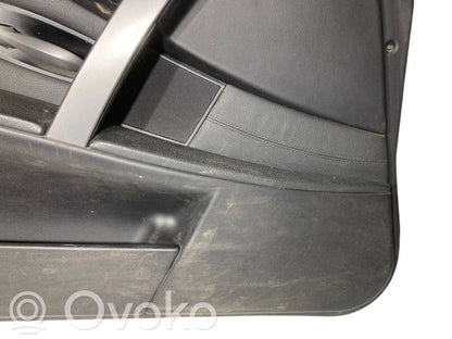 Priekšējo durvju apdare