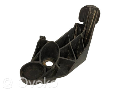 Priekšpusē bampera turētājs