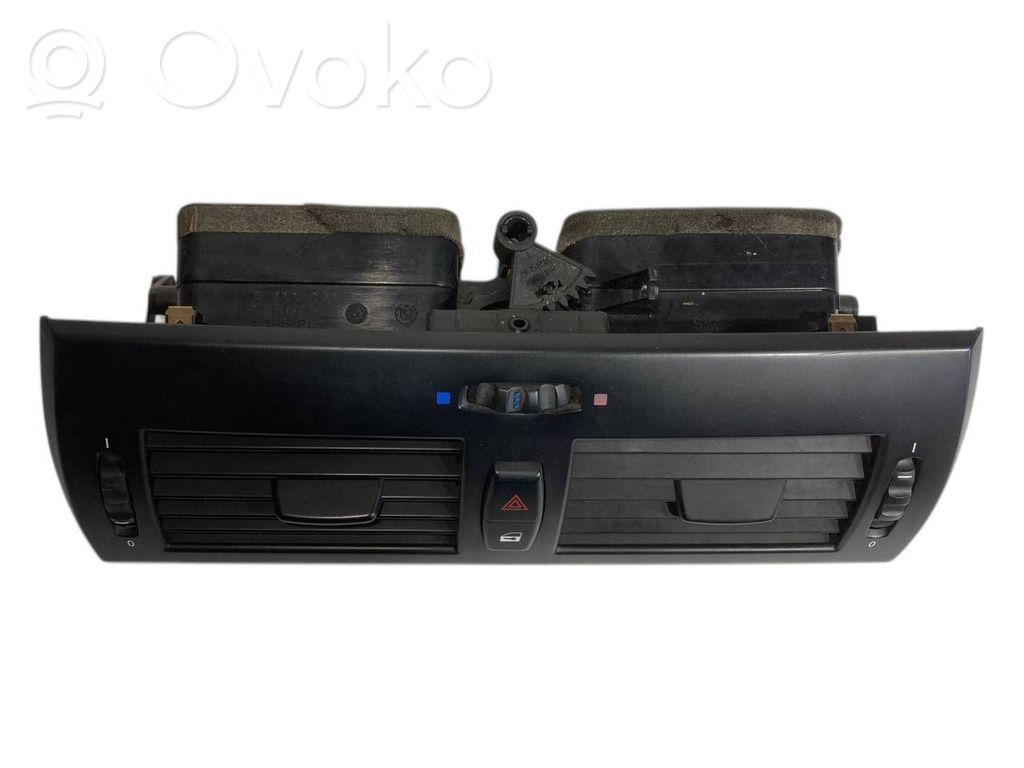 Центральная вентиляционная решетка