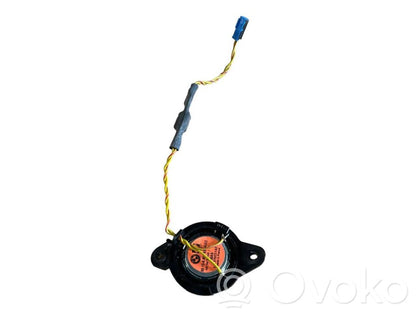 Skaļrunis (-i) pakaļējās durvīs