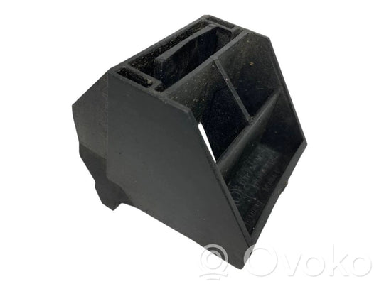 Radiator(s) holder/bracket