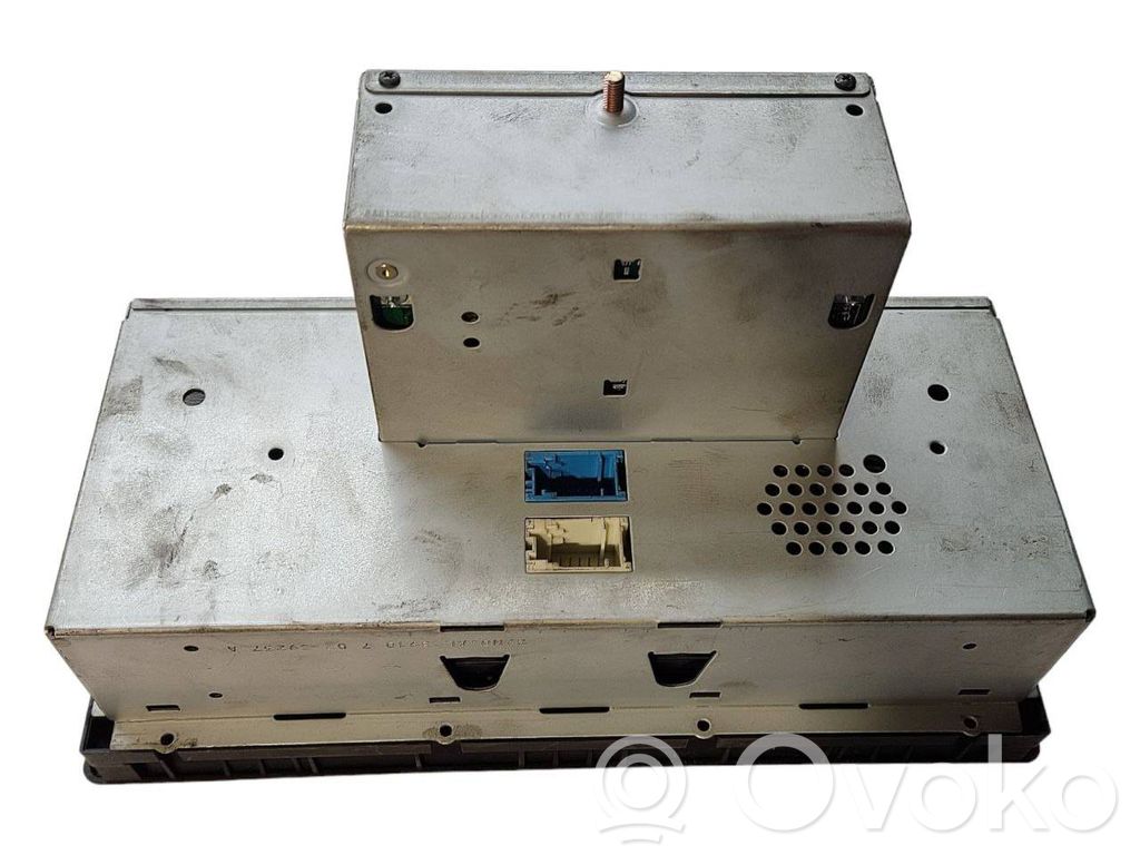 Radio / CD/DVD atskaņotājs / navigācija