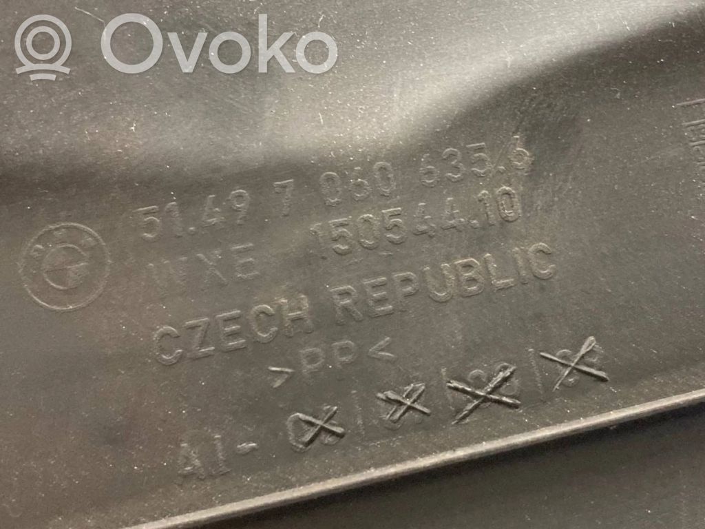 Augšējā dekoratīvā apdare (pie loga)
