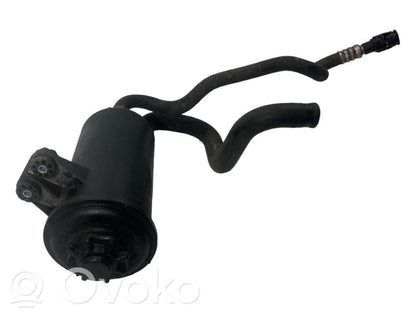 Stūres pastiprinātāja šķidruma tvertne