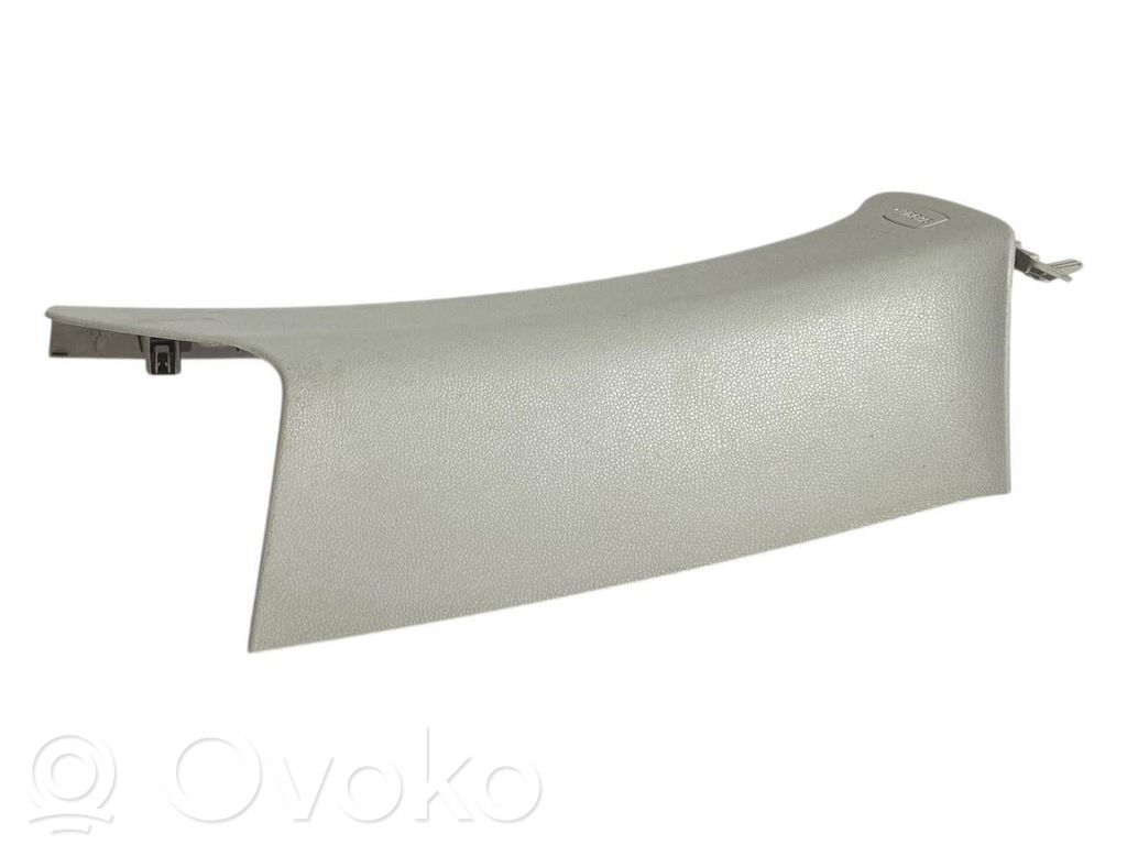 (C) statņa dekoratīvā apdare