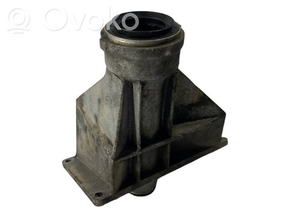 Кронштейн подшипника полуосевой муфты