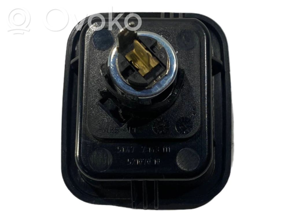 12 V ligzda (aizmugure)