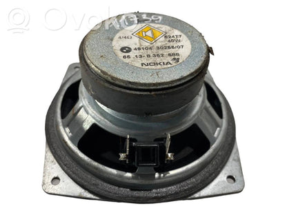 Skaļrunis (-i) priekšējās durvīs