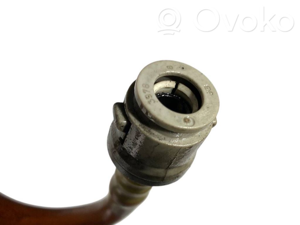 Degvielas caurulīte (-es)