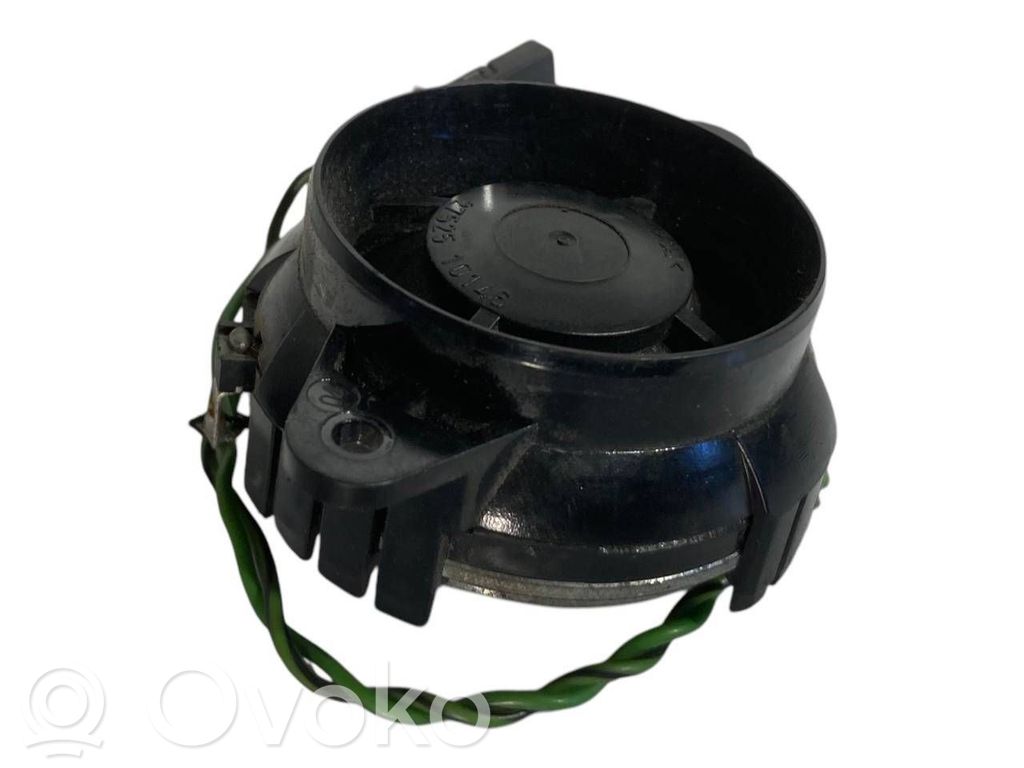 Augsto frekvenču skaļrunis (-i) priekšējās durvīs