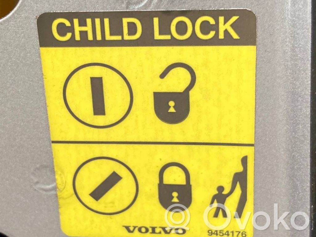 Aizmugurējās durvis