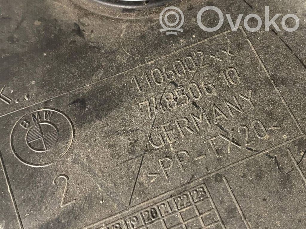 Dzinēja pārsega slēdzenes dekoratīvā apdare
