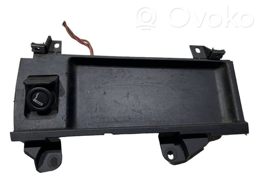 Cigarešu aizdedzināmais priekšā