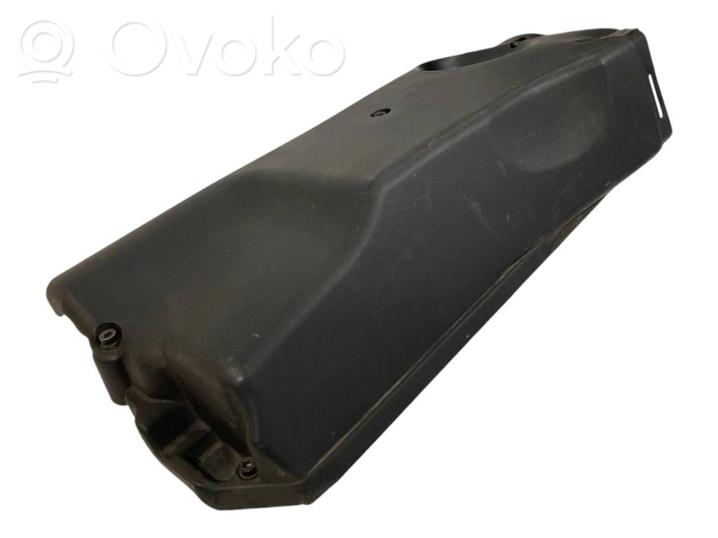 Engine cover (decorative trim)