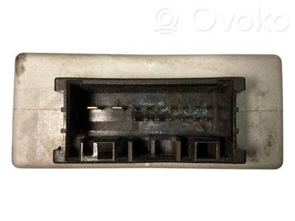 Piekabes āķa vadības bloks