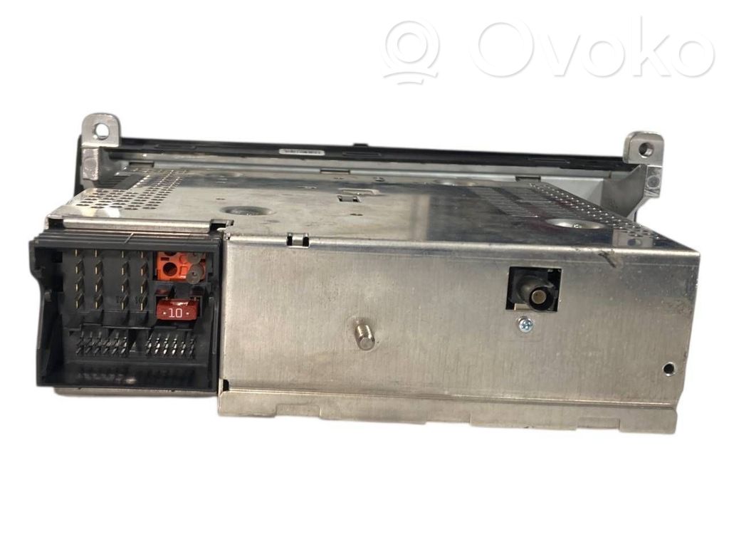 Radio / CD/DVD atskaņotājs / navigācija