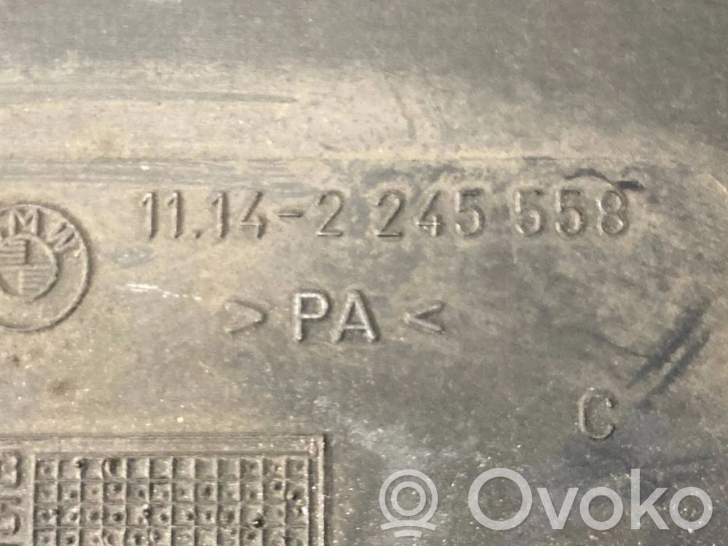 Dzinēja pārsegs (dekoratīva apdare)