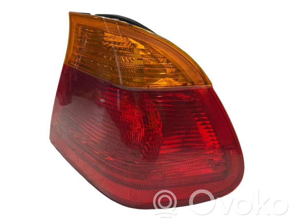 Aizmugurējais lukturis virsbūvē