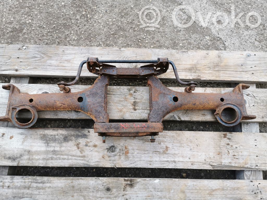 Pusrāmis aizmugurējais / priekšējais