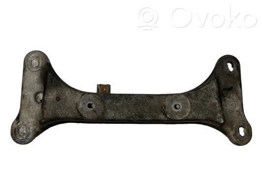 Engine mounting bracket