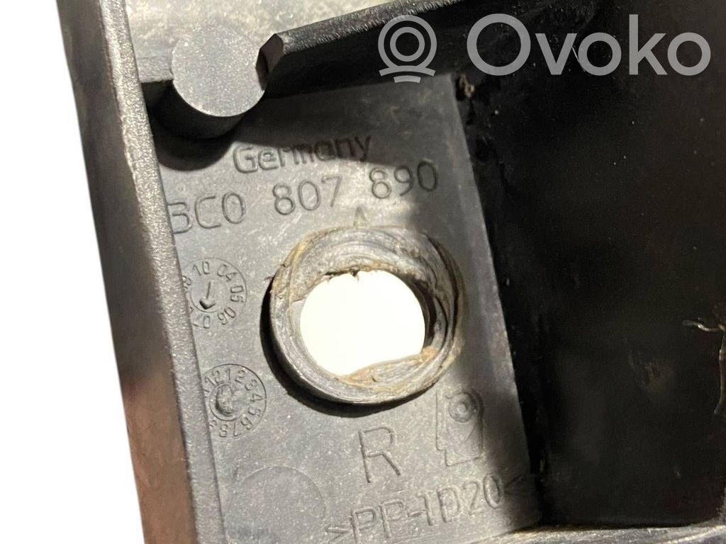 Priekšpusē bampera turētājs