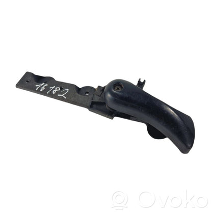 Dzinēja pārsega attaisīšanas rokturītis