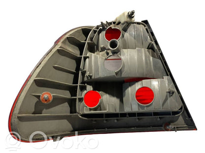 Aizmugurējais lukturis virsbūvē