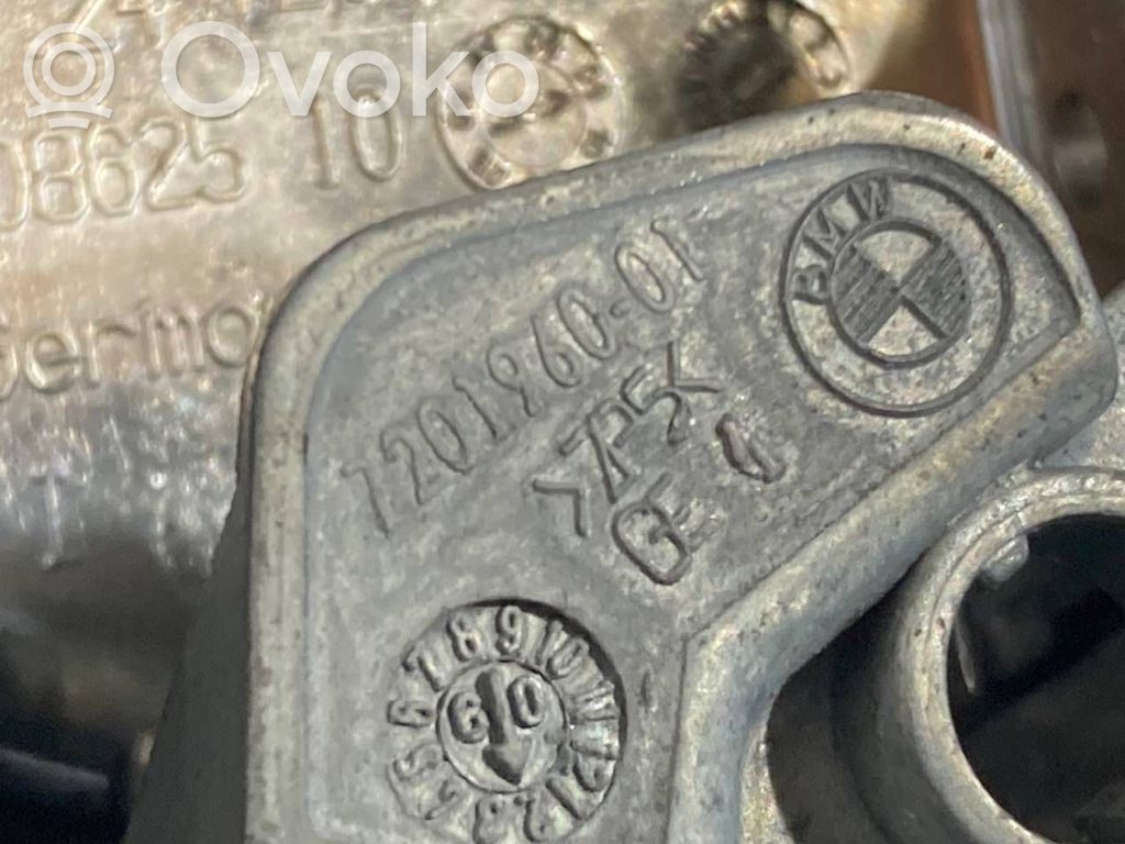 Aizvēršanas rokturis (aizmugurējā pārsega)