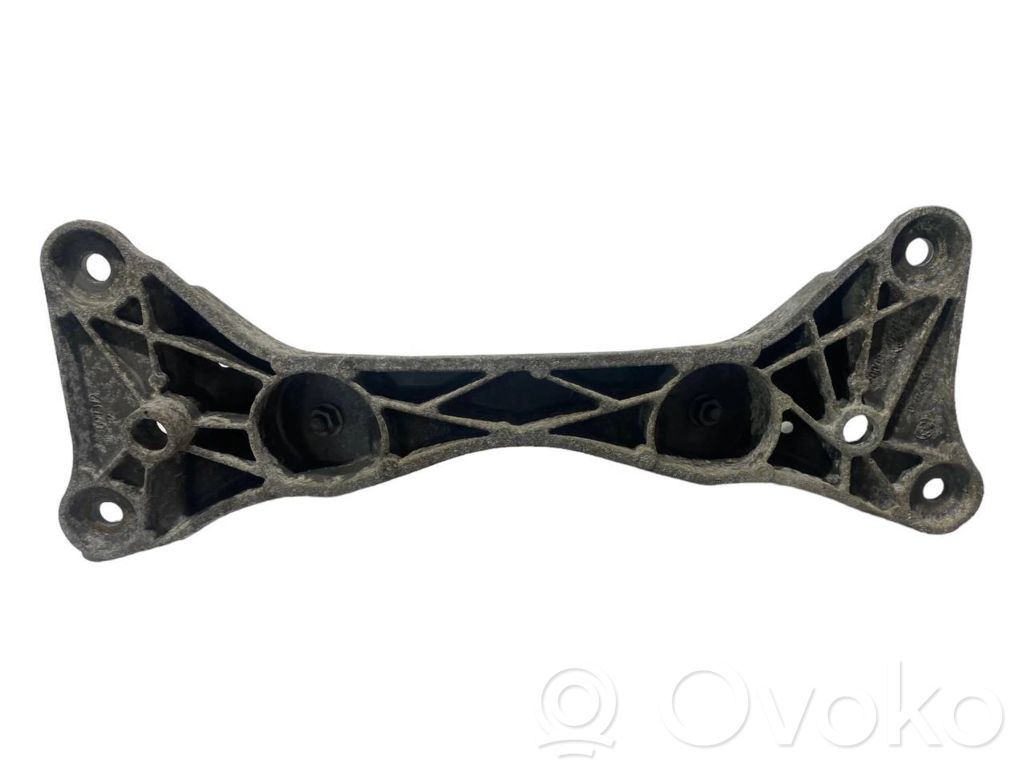 Transmission mounting bracket