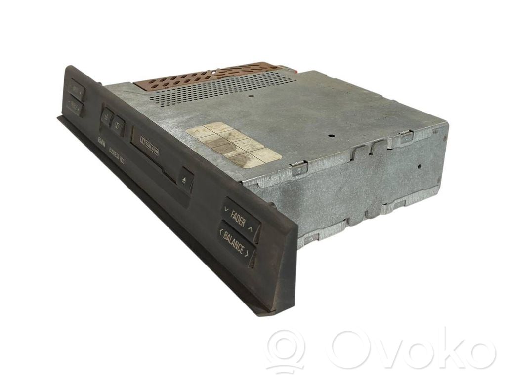 Radio / CD/DVD atskaņotājs / navigācija