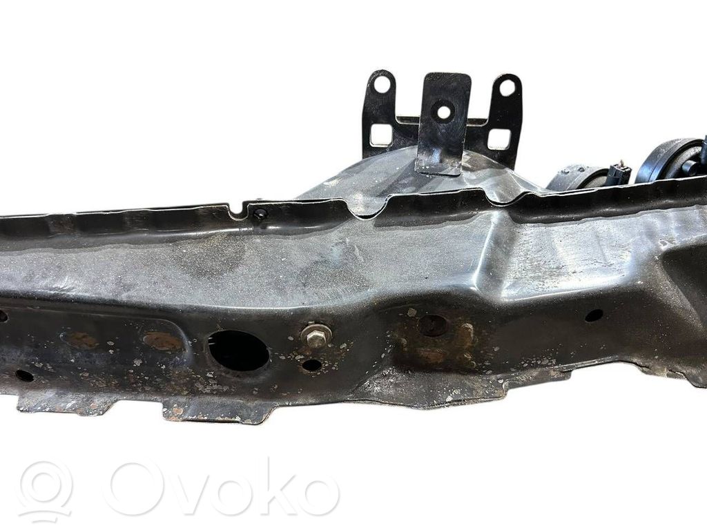 Priekšpusē bampera sija / balka