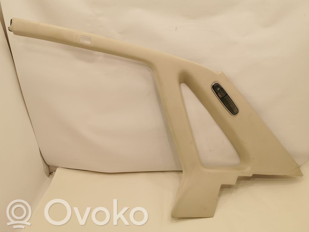 (C) statņa dekoratīvā apdare