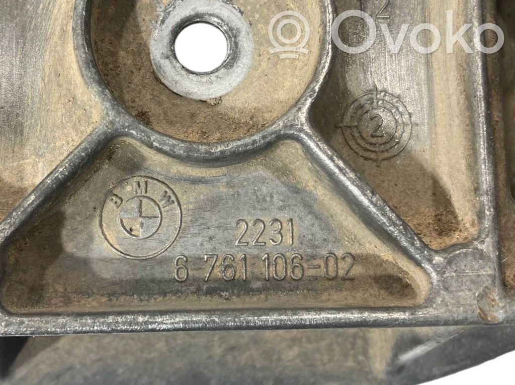 Transmission mounting bracket