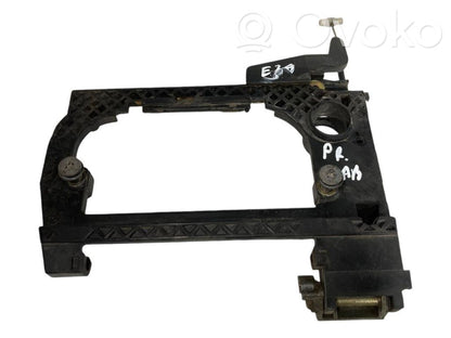 Holder/bracket for external opening handle at the front