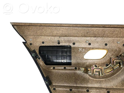 Apšuvums aizmugurējām durvīm