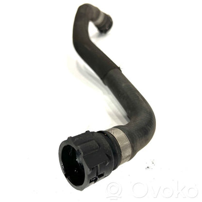 Caurulīte (-es) / šļūtene (-es)