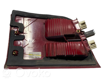 Aizmugurējais lukturis pārsegā