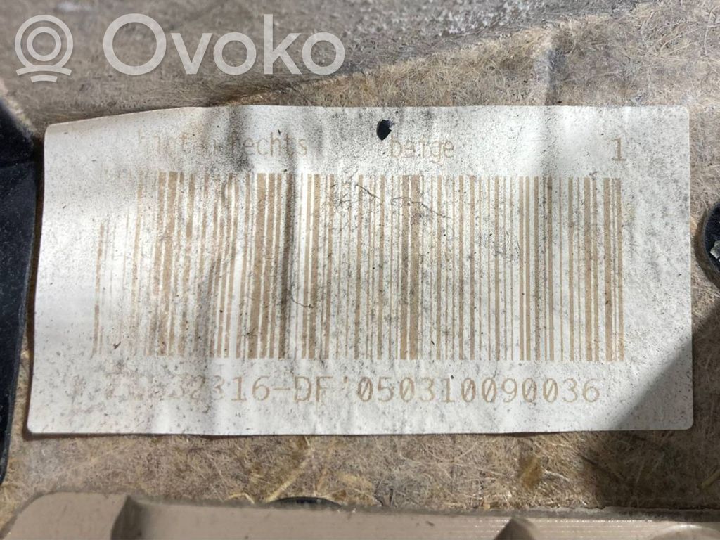 Apšuvums aizmugurējām durvīm